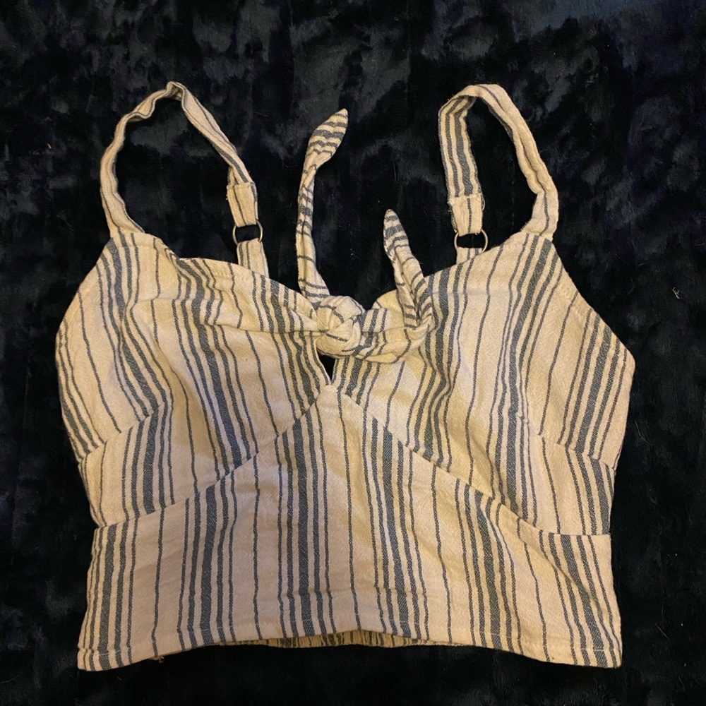 Hollister top